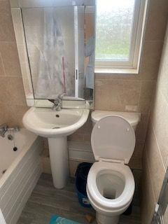 1 bedroom in a house share to rent - Photo 4