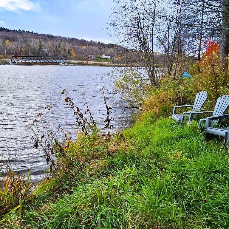 Maison au bord du lac - 3 chambres à Cowansville - Photo 1