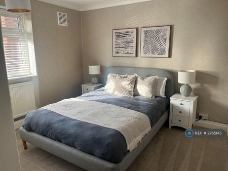 2 bedroom flat to rent - Photo 5