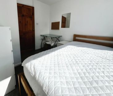 4 bedroom terraced house to rent - Photo 5