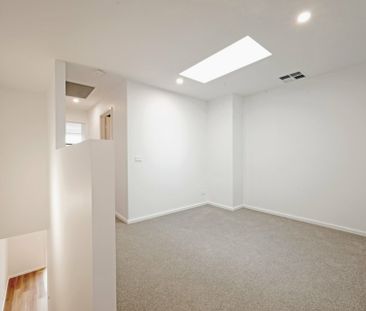 Townhouse in Coombs! - Photo 5