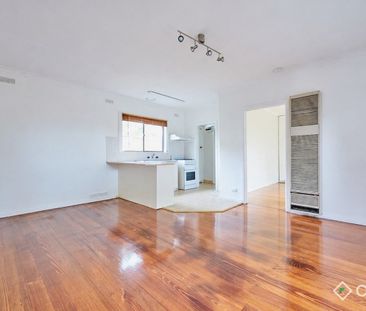 Easy Living! - Photo 1