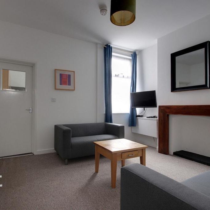 1 bedroom in a house share to rent - Photo 1