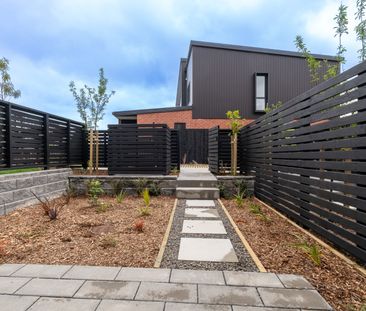 Low Maintenance With Private Backyard - Photo 4
