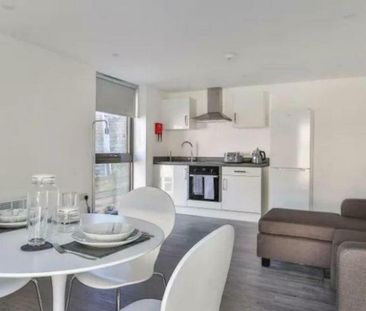 3 bedroom flat to rent - Photo 5