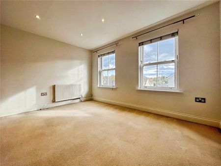 Victoria Street, Englefield Green, Egham, TW20 0QX - Photo 2