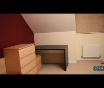 4 bedroom end of terrace house to rent - Photo 1