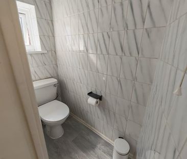 Room in a Shared House, Adams Close, NW9 - Photo 5