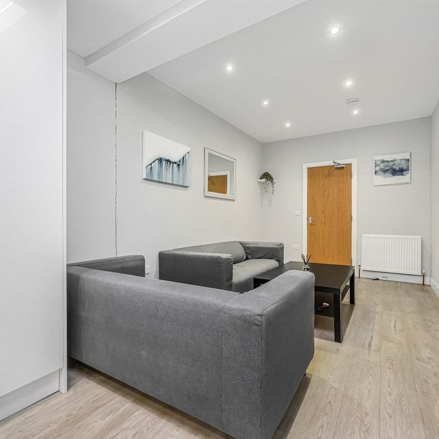 6 Bed Semi-Detached House, The Grove, RG1 - Photo 1