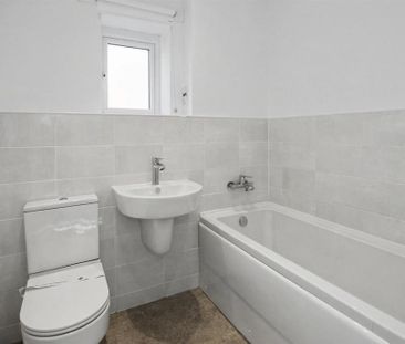 2 bedroom end of terrace house to rent - Photo 6