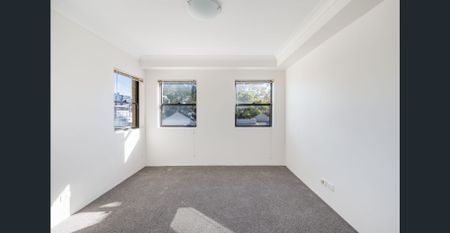 Renovated home with peaceful rooftop views - Photo 4