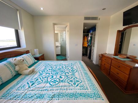 CBD LIVING - Photo 2