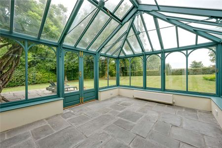 An exquisite four bedroom detached house in a idyllic rural setting set in a private position a short drive from Alton. - Photo 5