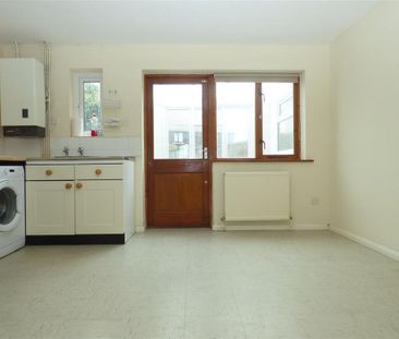 2 bedroom semi-detached house to rent - Photo 3
