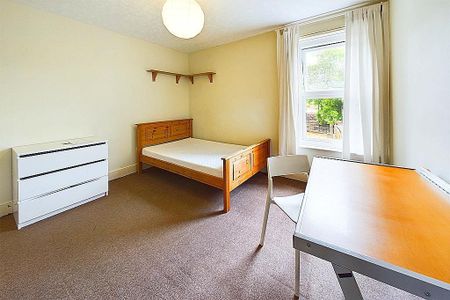 3 bedroom end of terrace house to rent - Photo 4