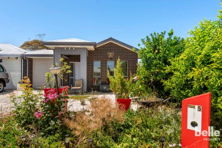 Four or Five Bedroom Home Minutes From The Beach - Photo 5