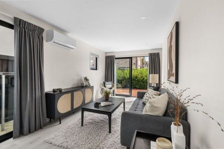 Lovely 2-bedroom townhouse in a great location! - Photo 2