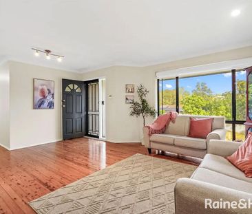 Spacious Five-Bedroom Family Home with Pool in Peaceful Cul-de-Sac - Photo 6