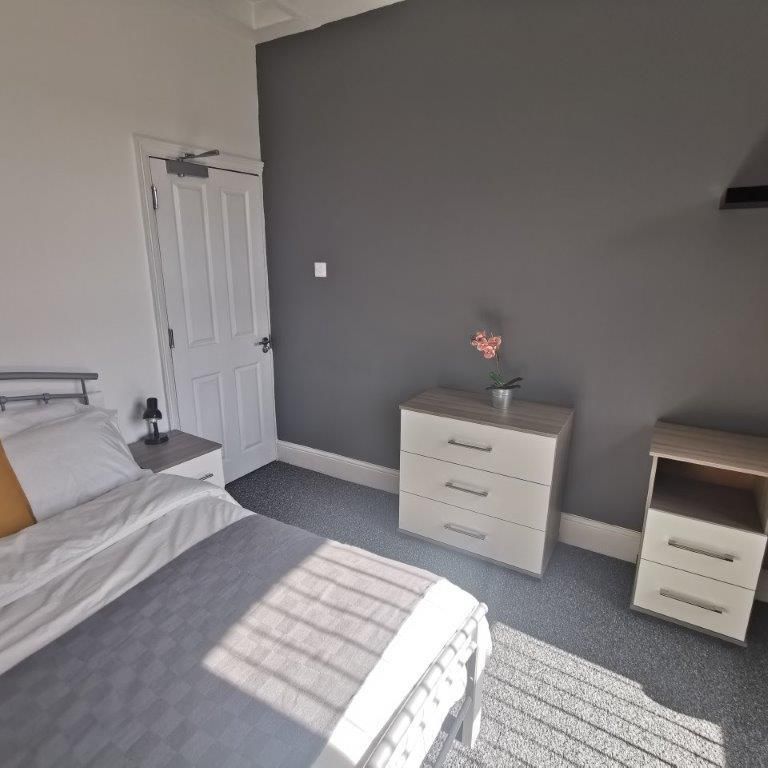 1 bedroom in a house share to rent - Photo 1