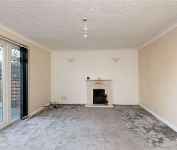 Walmer Gardens, Sittingbourne, Kent, ME10 - Photo 3