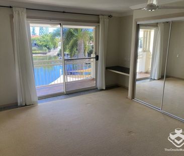 Family home on the water with Pontoon! - Photo 3