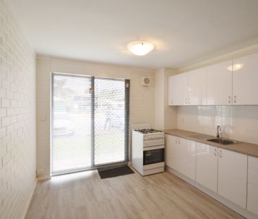 Modern Unit Close to Maylands Train Station, Cafes & the Library! - Photo 1