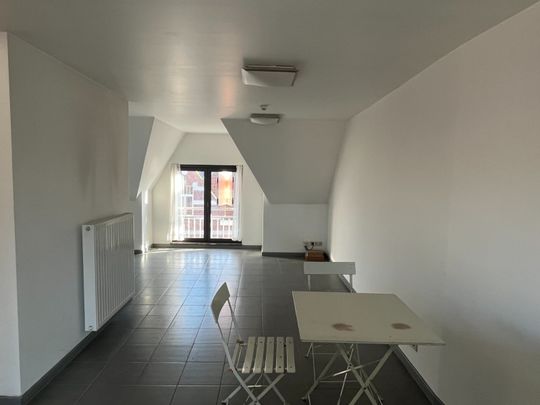 Gerenoveerd appartement in hartje Waregem - Photo 1