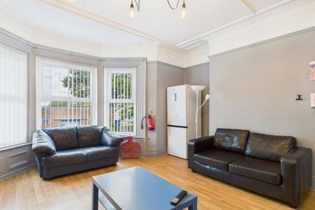 5 bedroom maisonette to rent - Photo 2