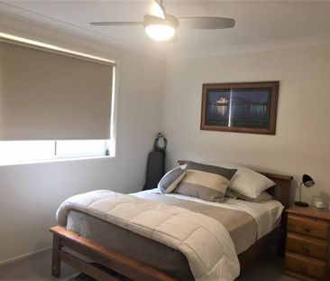 Spacious Family Home in Elambra - Photo 4