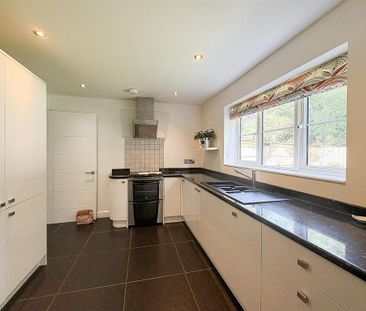 4 bedroom detached house to rent - Photo 5