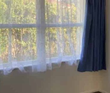 Tidy Two Bedroom - Close to the University - Photo 2