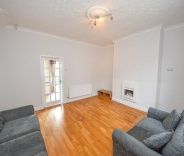 2 bed House - End Terrace for Rent - Photo 2