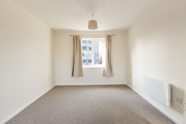 2 Bed Flat - Photo 1