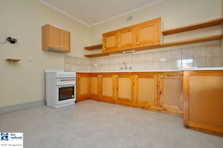 GREAT FAMILY HOME - Photo 3
