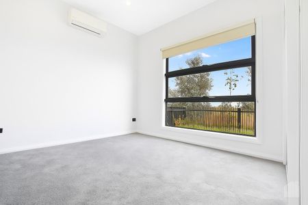 2/59 Gilded Road, Werribee VIC 3030 - Townhouse For Rent | Domain - Photo 3