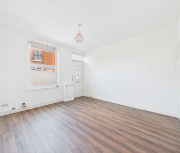 2 bedroom end of terrace house to rent - Photo 3