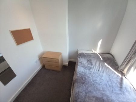 4 bedroom terraced house to rent - Photo 3