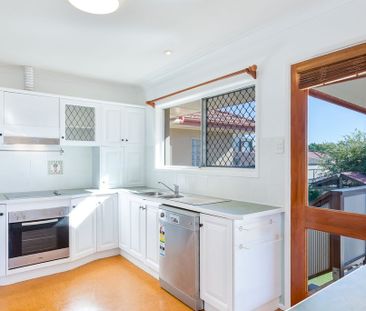 Ideal Family Home In Perfect Location - Photo 5