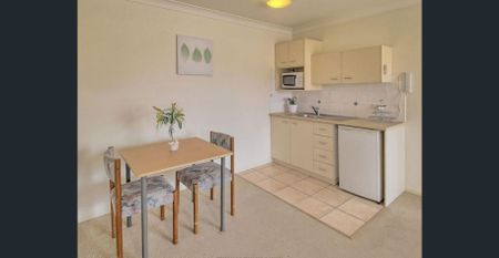 Over 55 years Single retiree - One bedroom unit include water & meal service for rent now! - Photo 3