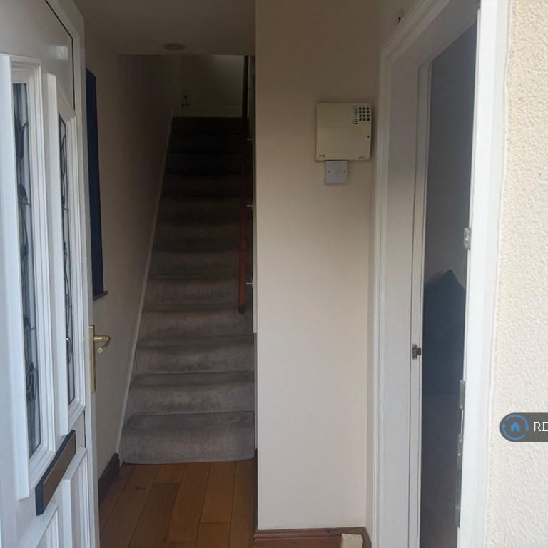 3 bedroom end of terrace house to rent - Photo 1