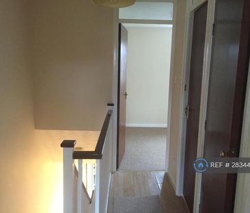 3 bedroom semi-detached house to rent - Photo 6