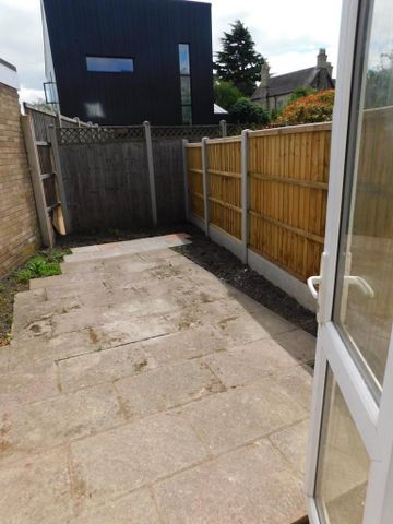 2 bedroom terraced house to rent - Photo 4