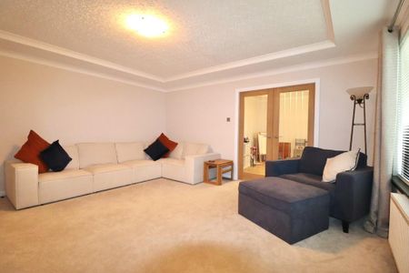 4 bedroom detached bungalow to rent - Photo 4