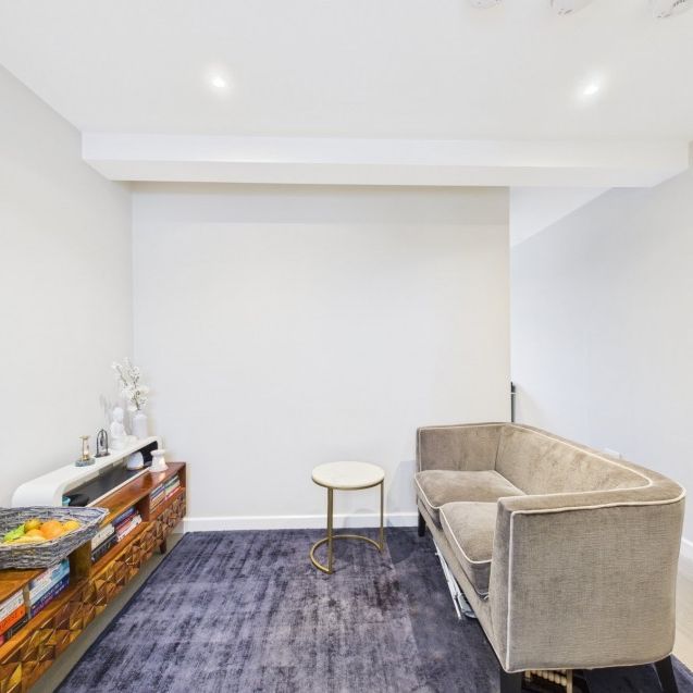 Long Lane, Staines-upon-Thames, Surrey,TW19 - Photo 1