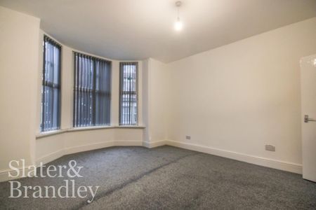 2 bedroom ground floor flat to rent - Photo 2