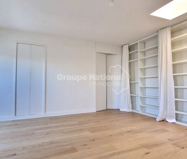 Appartement climatisé, dernier étage face Ambassade de GB, - Photo 1