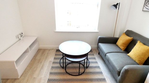 Cross Street, - Photo 1