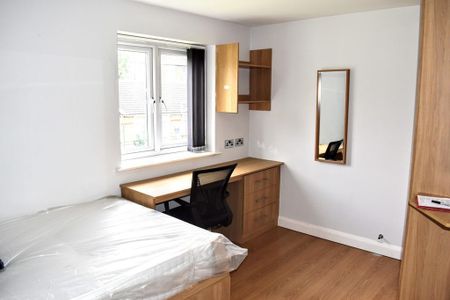 1 bedroom in a house share to rent - Photo 2