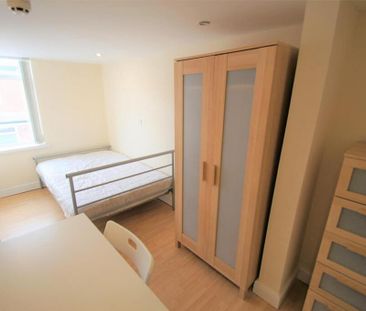 6 bedroom house to rent - Photo 1