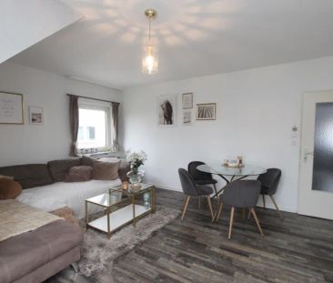 Charmante 3-Zimmer-Dachgeschosswohnung mit Balkon in Vellmar zu ver... - Photo 1